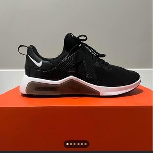 Brand new Nike Bella TR 5